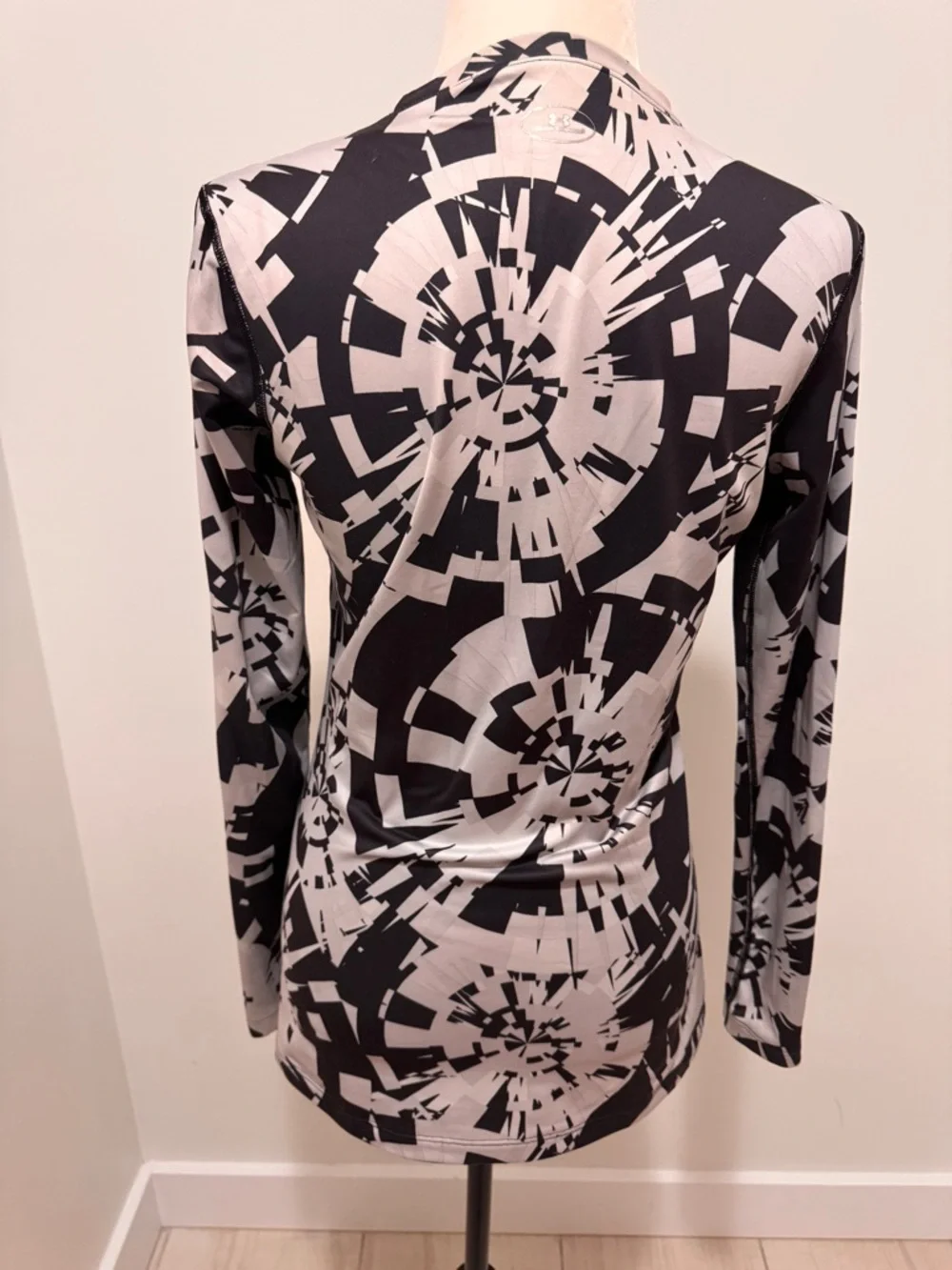 Under Armour ColdGear Fitted Long Sleeve Crew - Burst Pattern Gray/Black - SzM - Picture 7 of 15